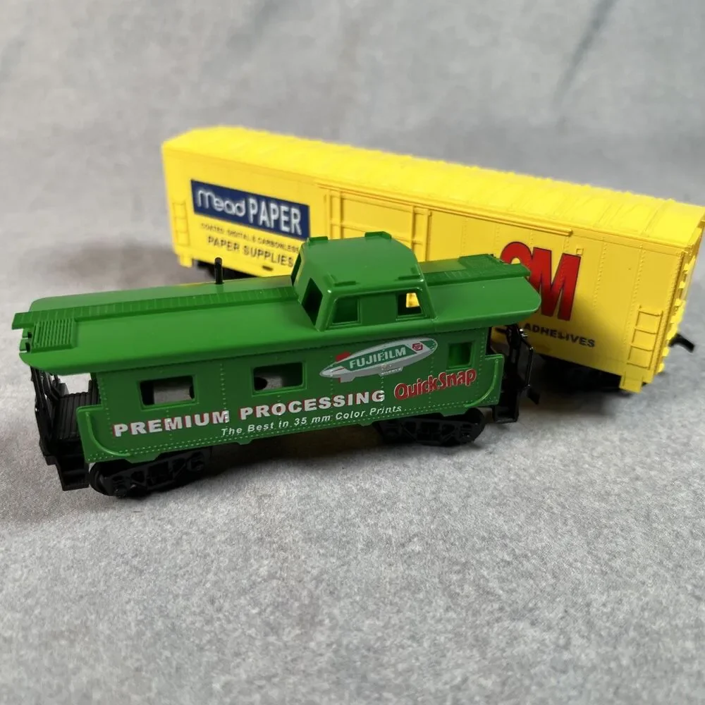 ihc ho scale freight car & Caboose Crayola, Fujifilm